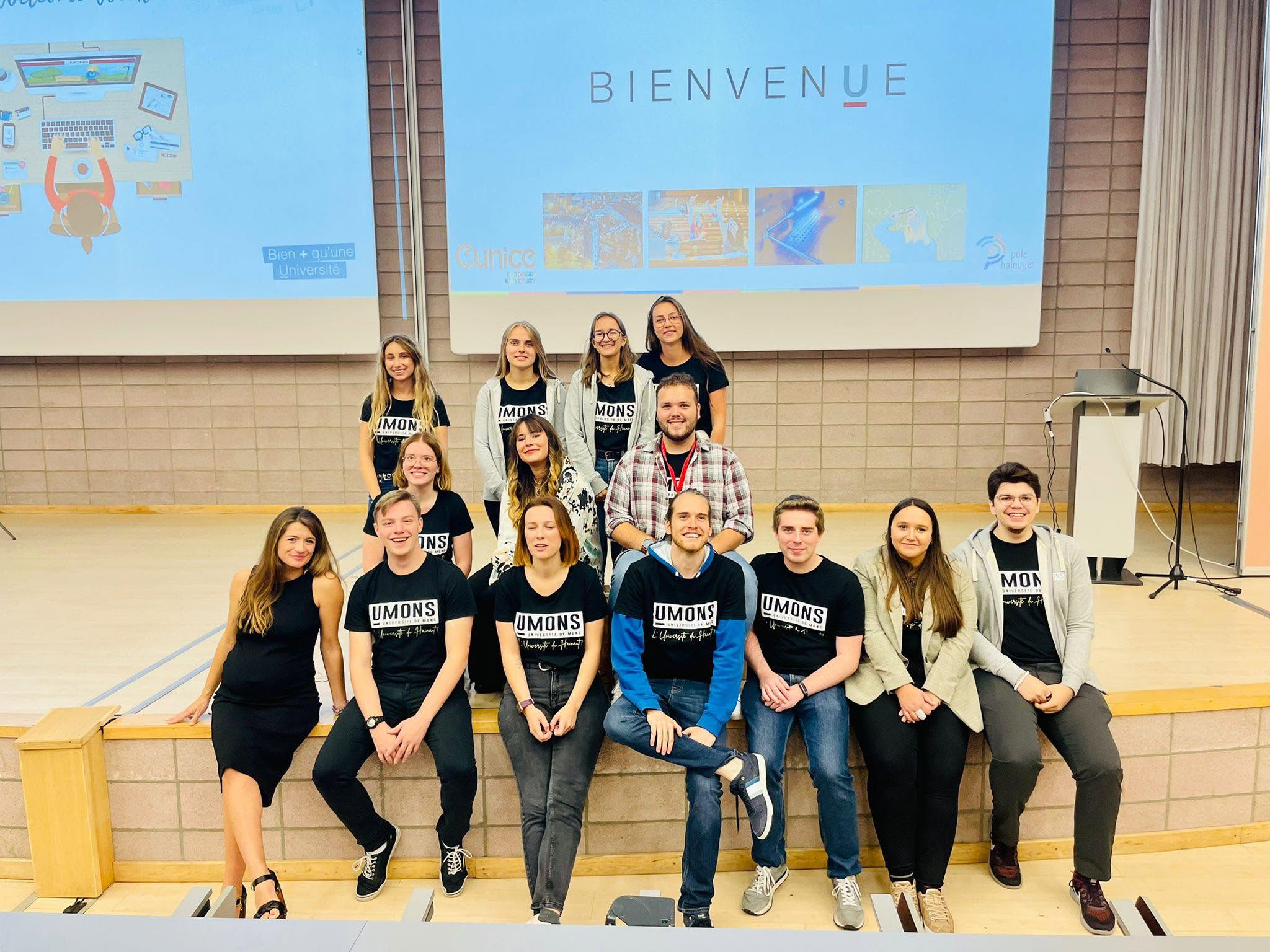 Avec l’équipe de communication et d’accueil de l’UMONS